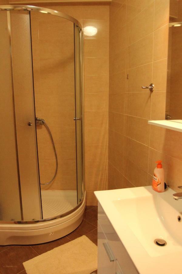 Apartmani Irena โนวีวีโนดอลสกี ภายนอก รูปภาพ