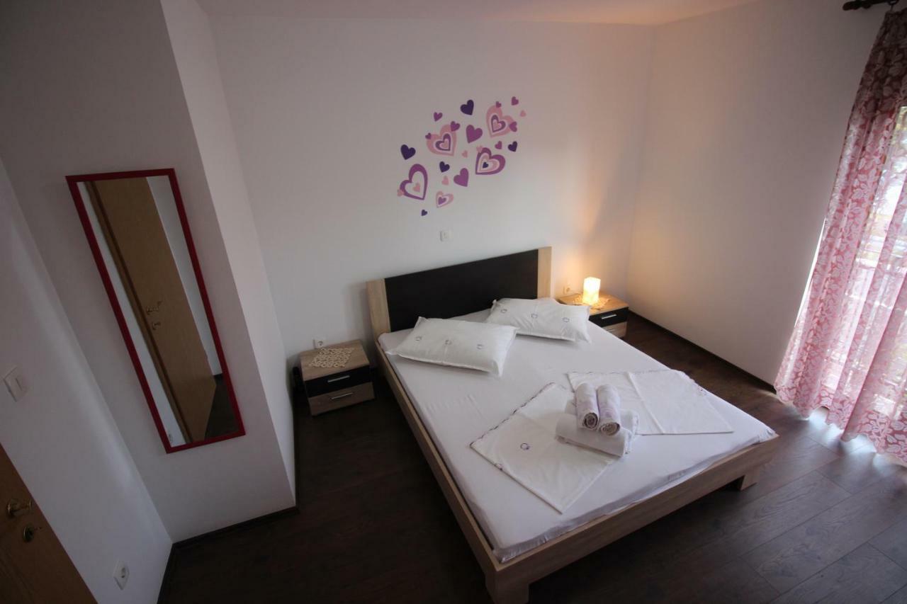 Apartmani Irena โนวีวีโนดอลสกี ภายนอก รูปภาพ