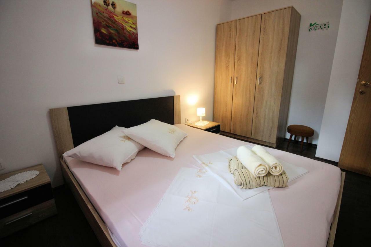 Apartmani Irena โนวีวีโนดอลสกี ภายนอก รูปภาพ