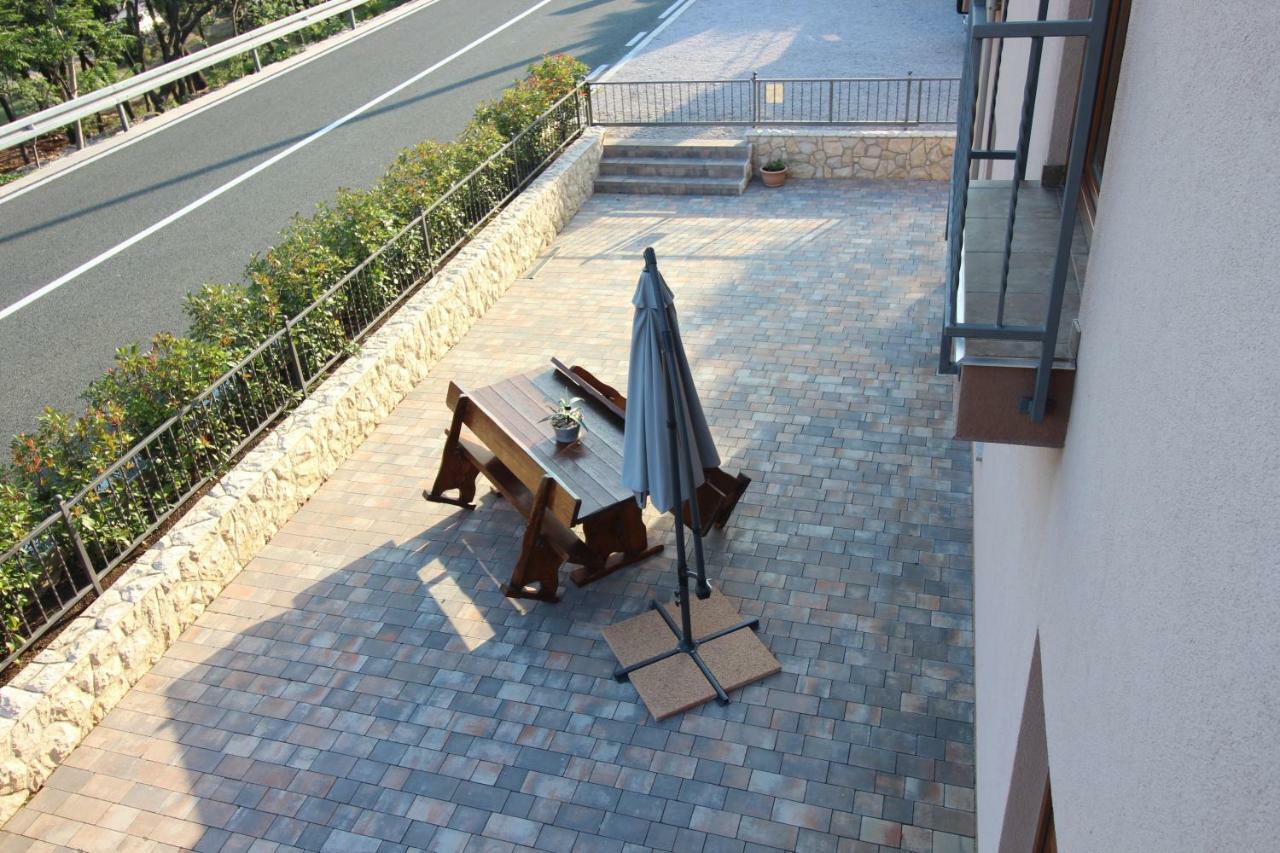 Apartmani Irena โนวีวีโนดอลสกี ภายนอก รูปภาพ