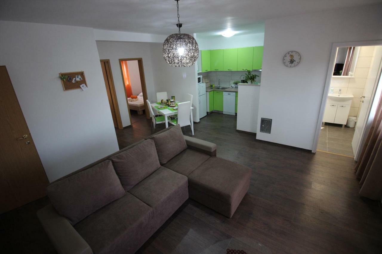 Apartmani Irena โนวีวีโนดอลสกี ภายนอก รูปภาพ