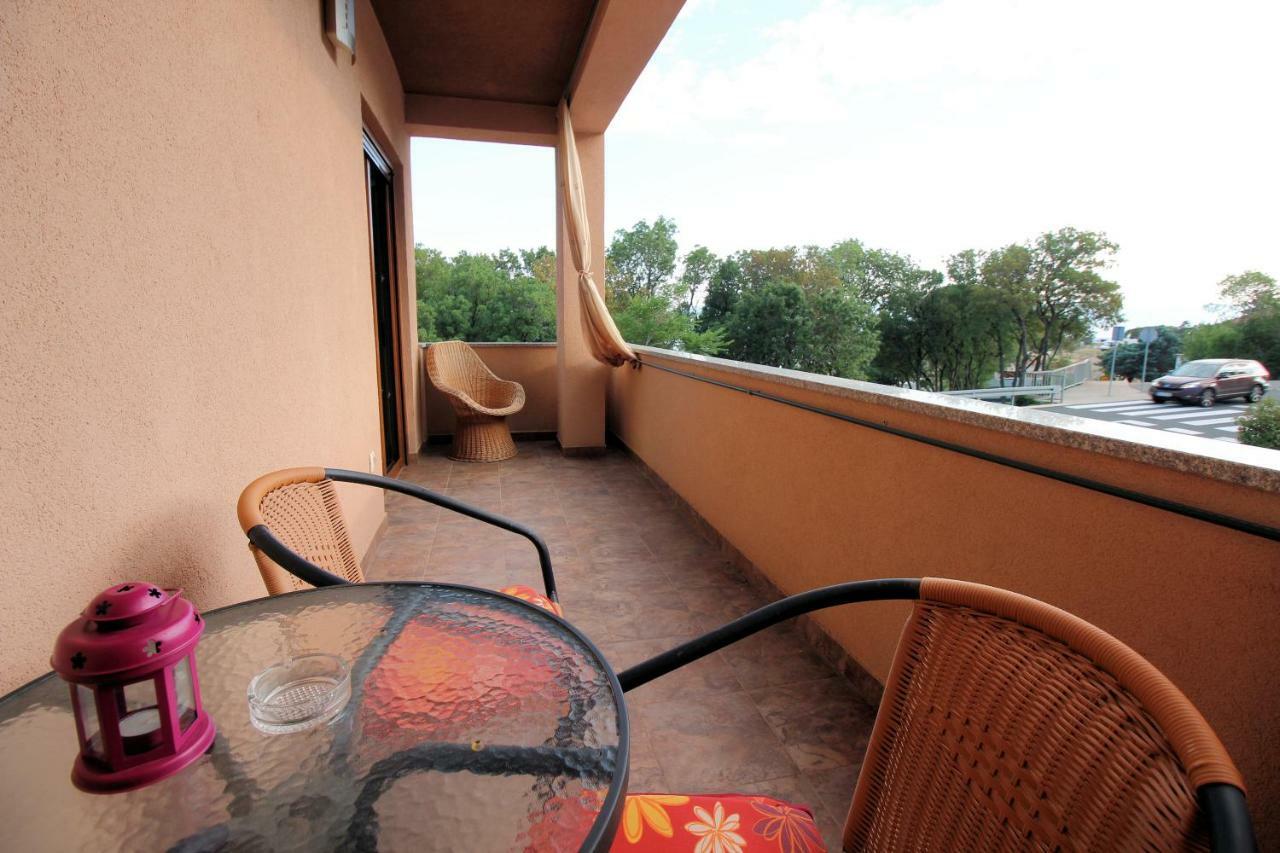 Apartmani Irena โนวีวีโนดอลสกี ภายนอก รูปภาพ