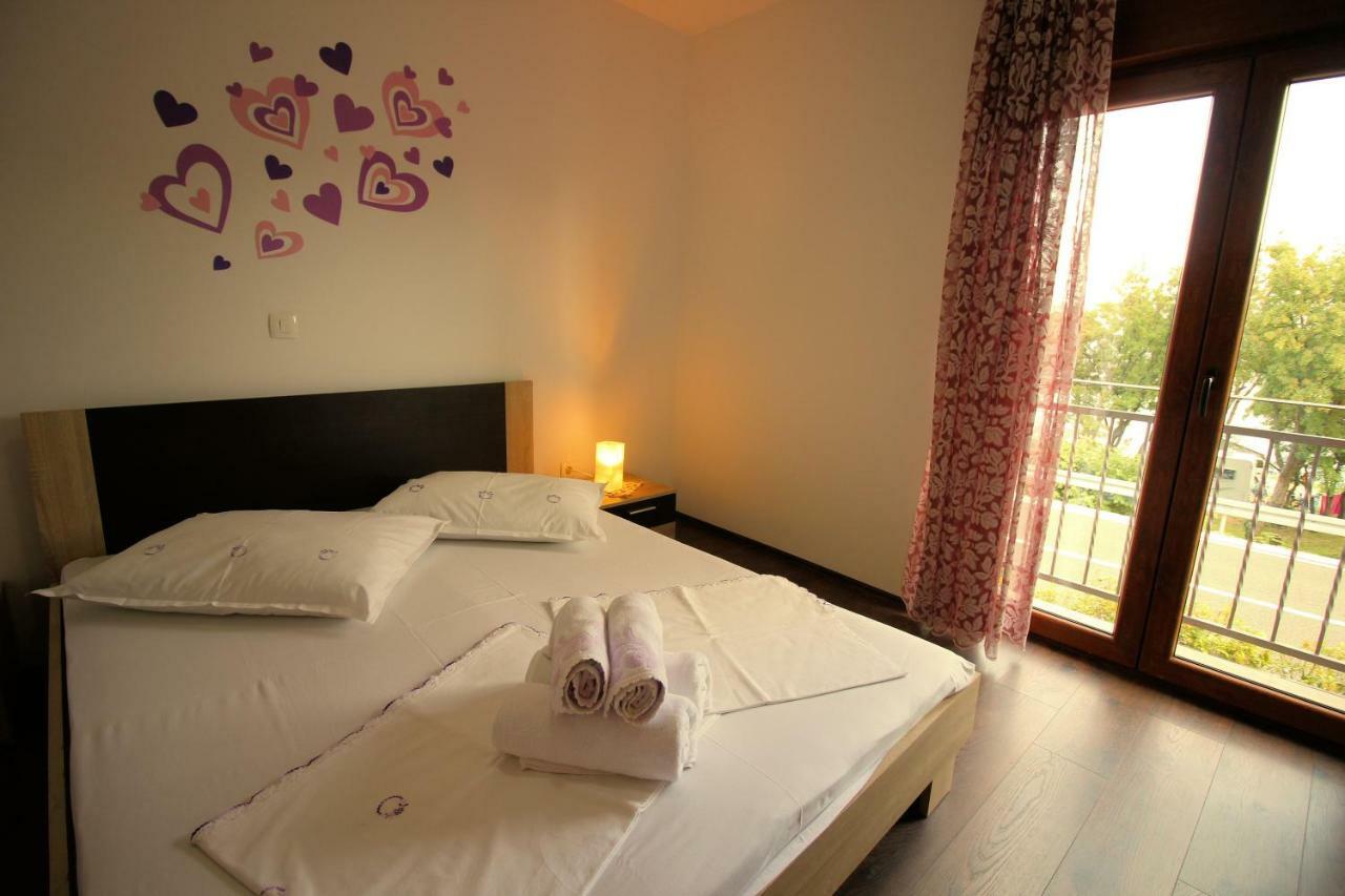 Apartmani Irena โนวีวีโนดอลสกี ภายนอก รูปภาพ